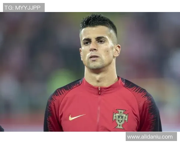 坎塞洛在足球界的崛起与挑战：从天才少年到世界级后卫的成长之路