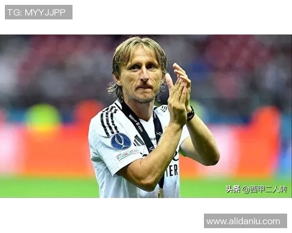 莫德里奇：足球场上的艺术家与传奇中场的完美结合